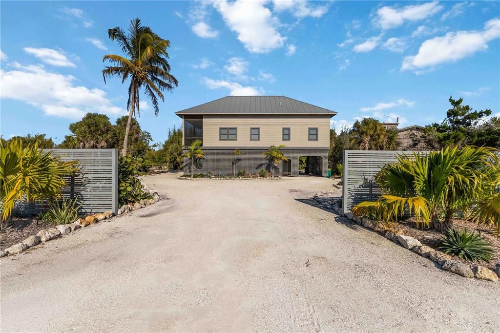For Sale: $899,900 (3 beds, 2 baths, 1865 Square Feet)