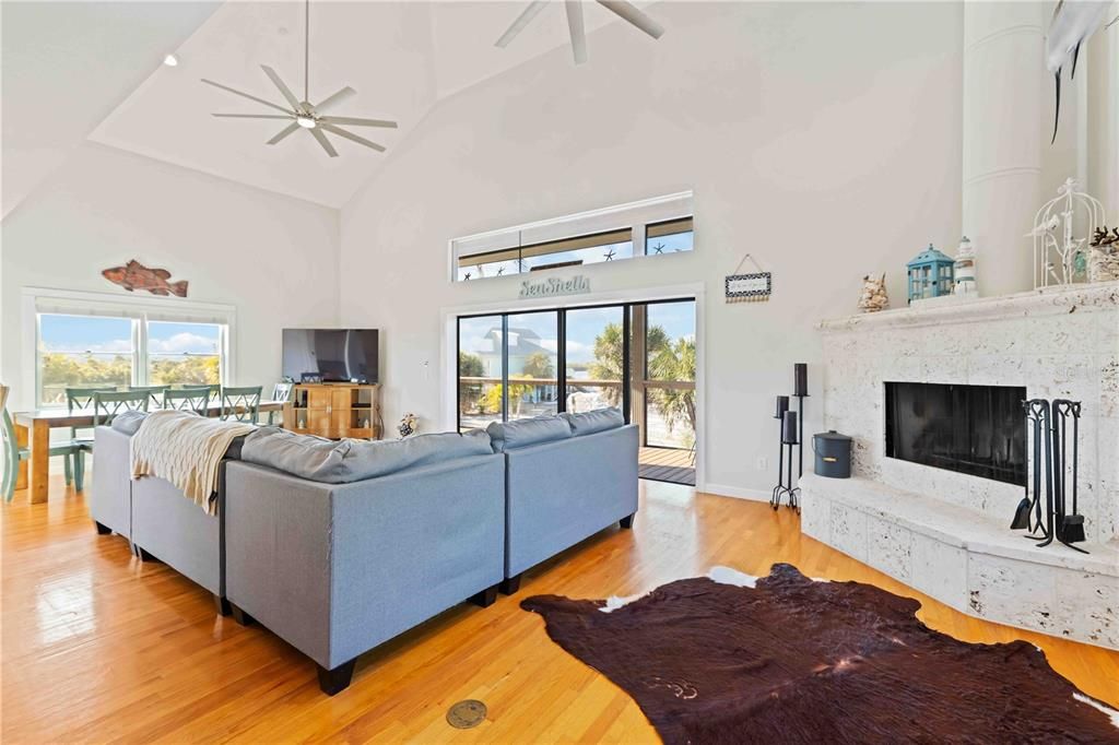 For Sale: $899,900 (3 beds, 2 baths, 1865 Square Feet)