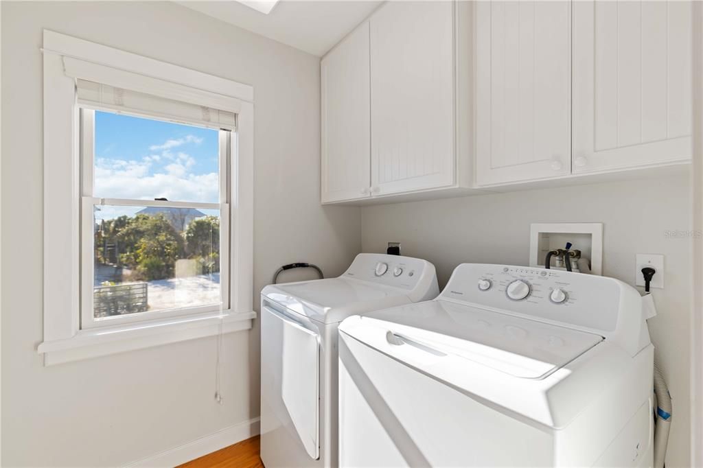 For Sale: $899,900 (3 beds, 2 baths, 1865 Square Feet)