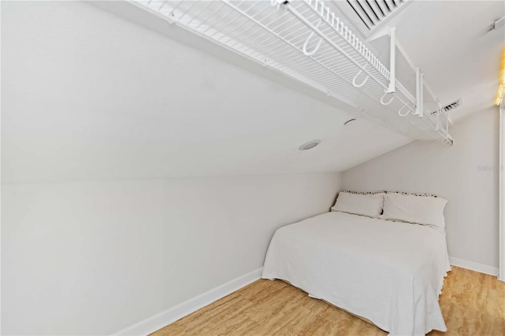 For Sale: $899,900 (3 beds, 2 baths, 1865 Square Feet)