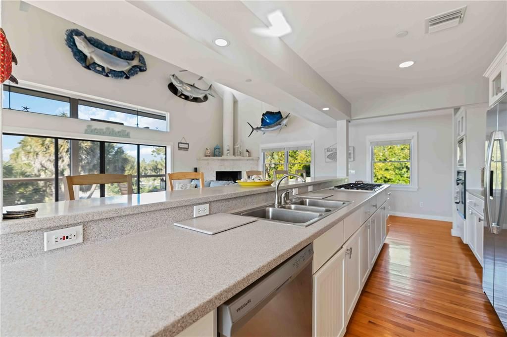 For Sale: $899,900 (3 beds, 2 baths, 1865 Square Feet)