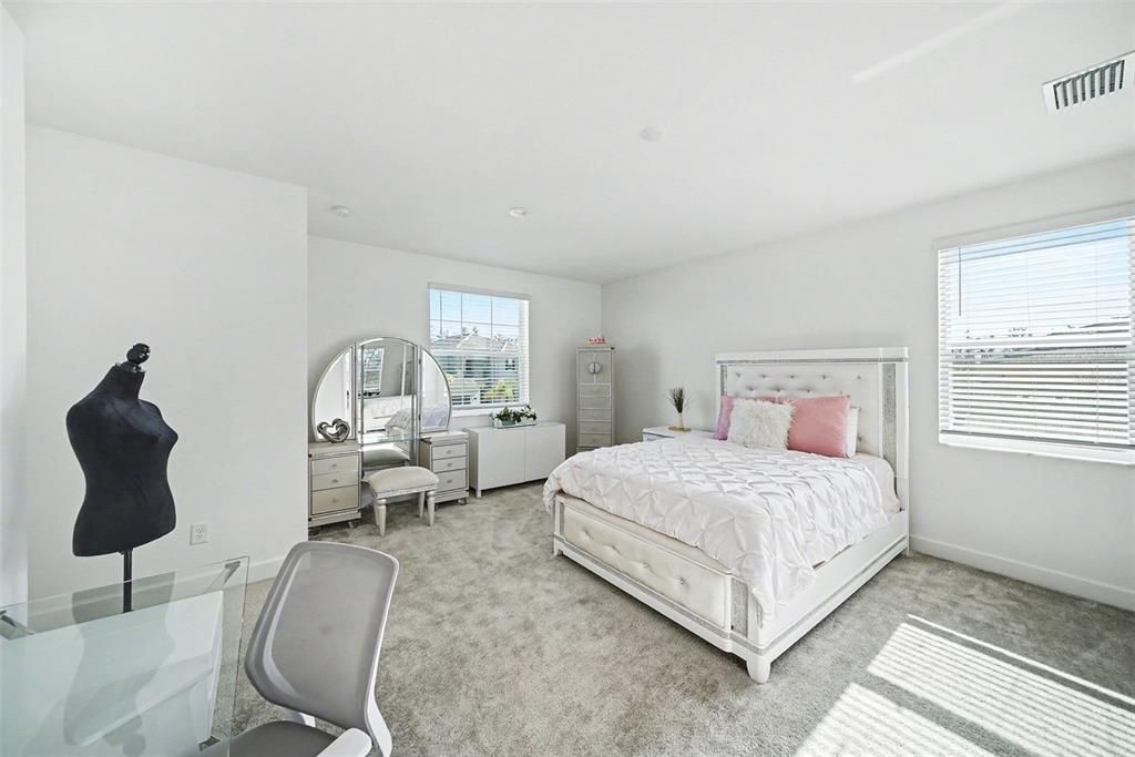 For Sale: $1,230,000 (4 beds, 5 baths, 4501 Square Feet)