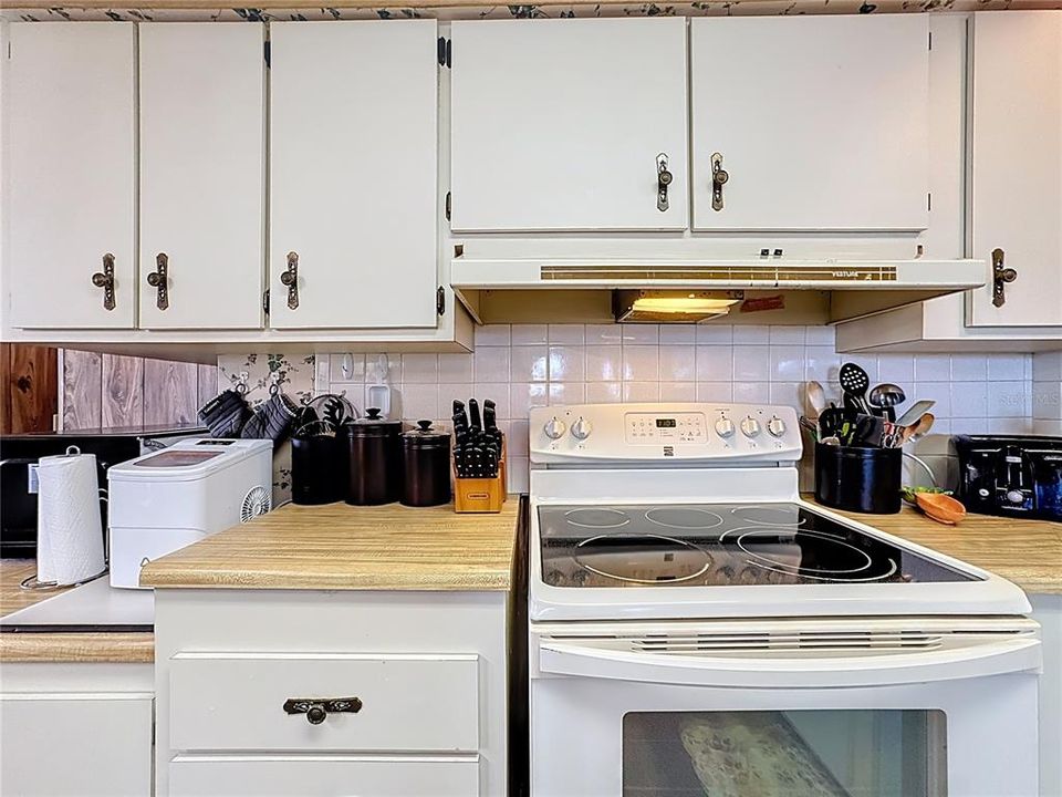 Active With Contract: $184,900 (3 beds, 2 baths, 1392 Square Feet)