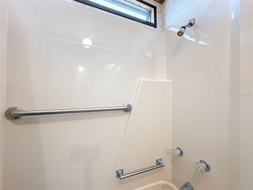 Active With Contract: $184,900 (3 beds, 2 baths, 1392 Square Feet)