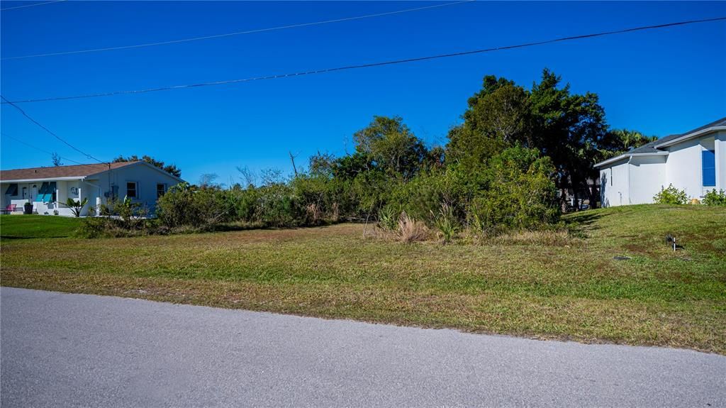 待售: $85,000 (0.25 acres)