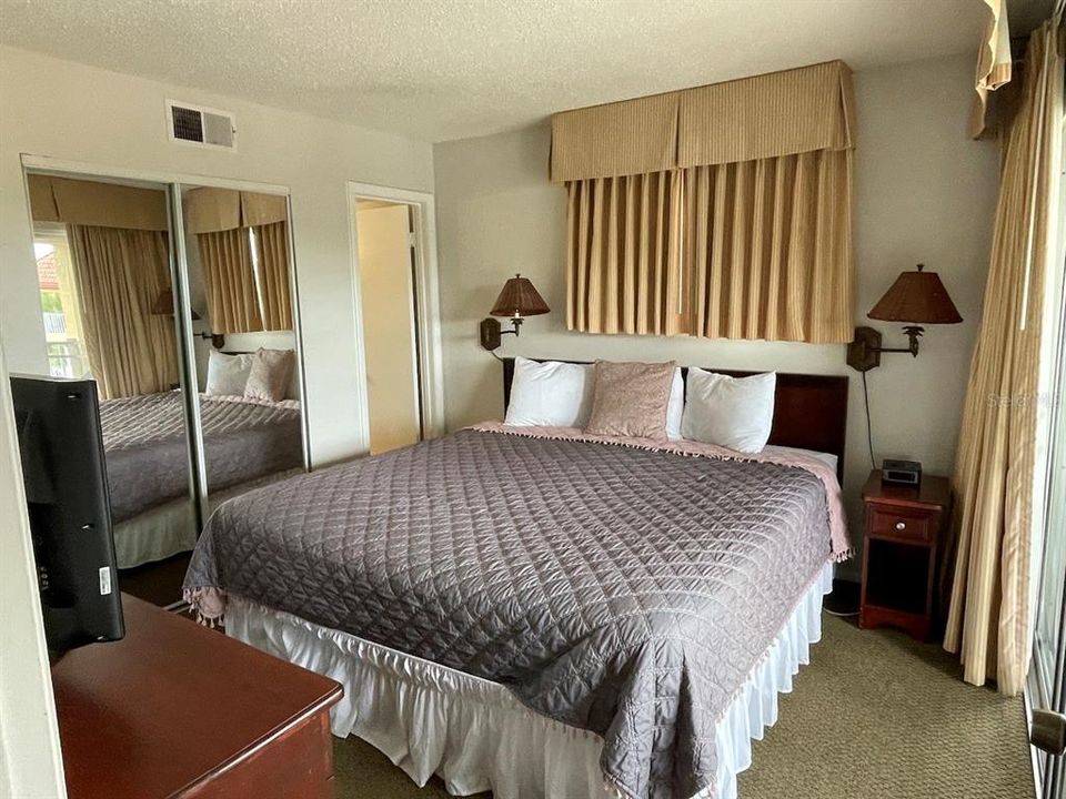 Active With Contract: $100,000 (2 beds, 2 baths, 759 Square Feet)