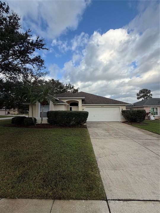 Recently Sold: $325,000 (3 beds, 2 baths, 1638 Square Feet)