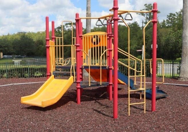 Под контрактом: $195,000 (3 спален, 2 ванн, 1296 Квадратных фут)