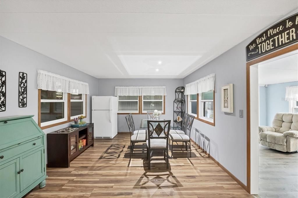 На продажу: $139,900 (2 спален, 1 ванн, 880 Квадратных фут)