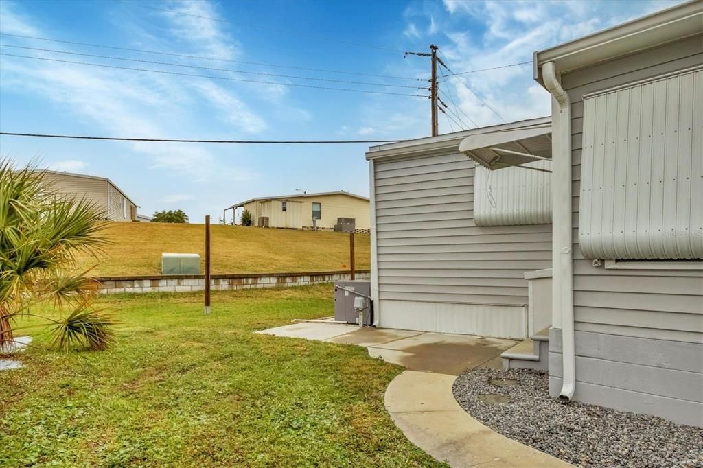 На продажу: $139,900 (2 спален, 1 ванн, 880 Квадратных фут)