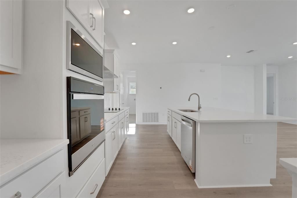Active With Contract: $304,990 (2 beds, 2 baths, 1812 Square Feet)