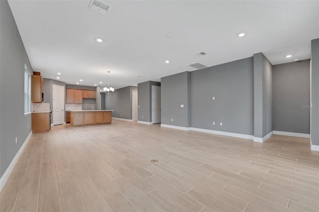 Active With Contract: $339,990 (3 beds, 3 baths, 2035 Square Feet)