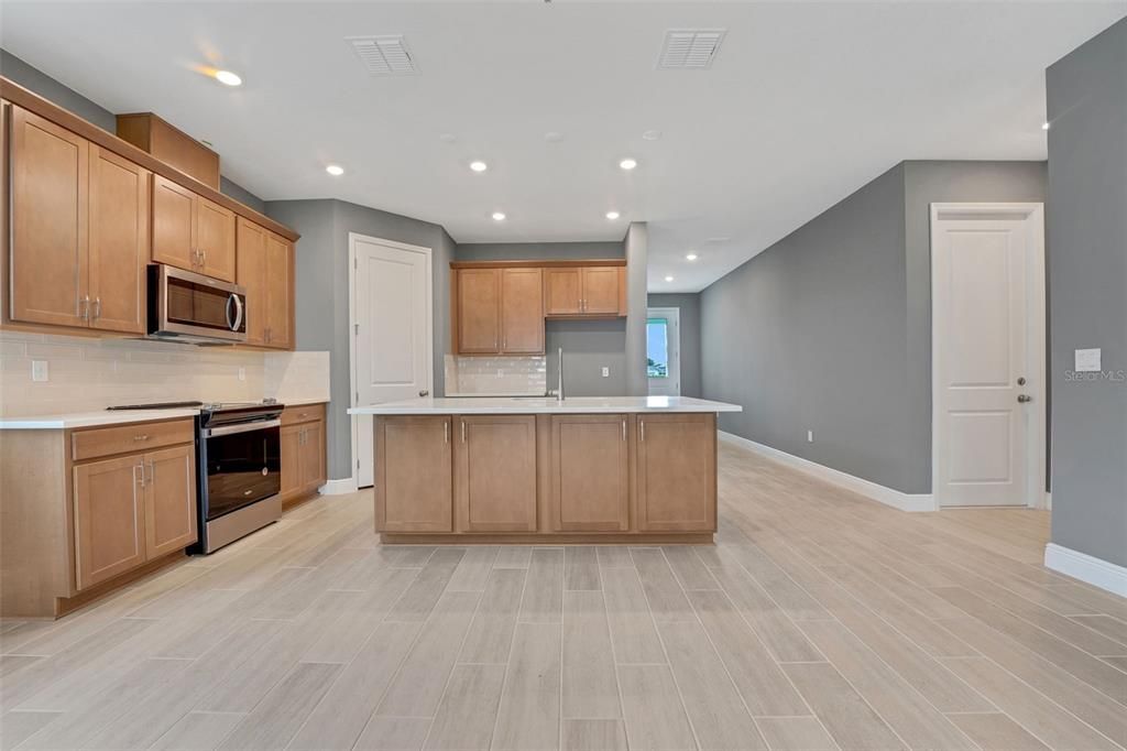Active With Contract: $339,990 (3 beds, 3 baths, 2035 Square Feet)