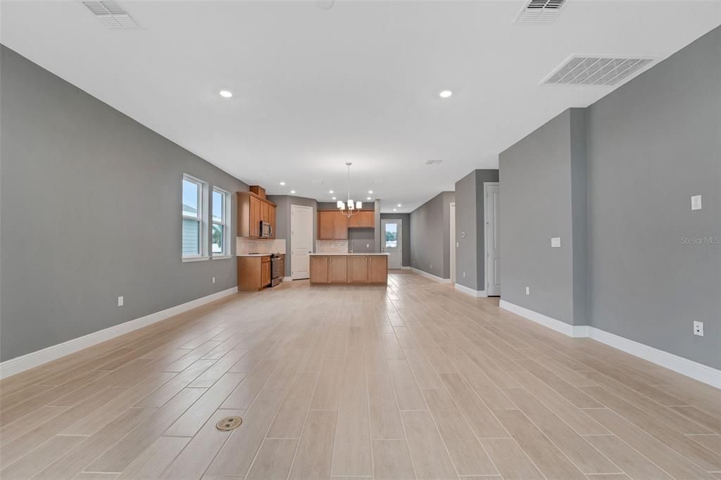 Active With Contract: $339,990 (3 beds, 3 baths, 2035 Square Feet)