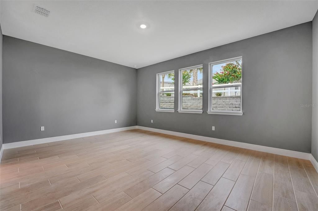 Active With Contract: $339,990 (3 beds, 3 baths, 2035 Square Feet)