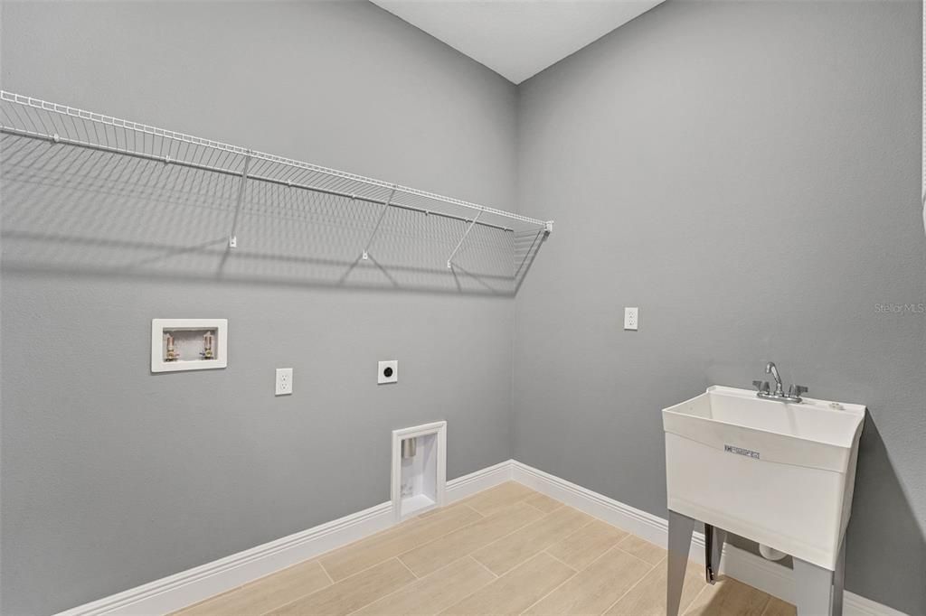 Active With Contract: $339,990 (3 beds, 3 baths, 2035 Square Feet)