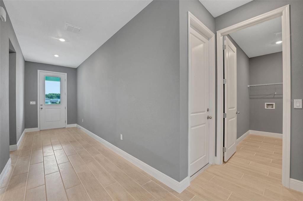 Active With Contract: $339,990 (3 beds, 3 baths, 2035 Square Feet)