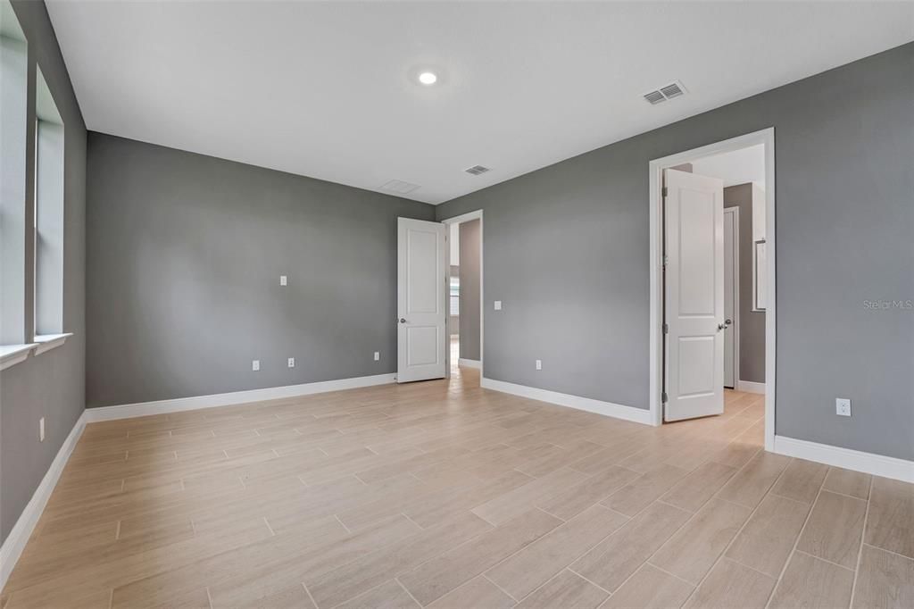 Active With Contract: $339,990 (3 beds, 3 baths, 2035 Square Feet)