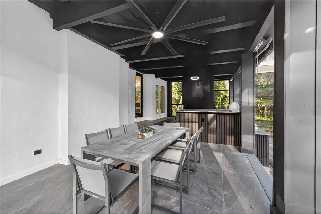 En Venta: $1,400,000 (4 camas, 4 baños, 4975 Pies cuadrados)