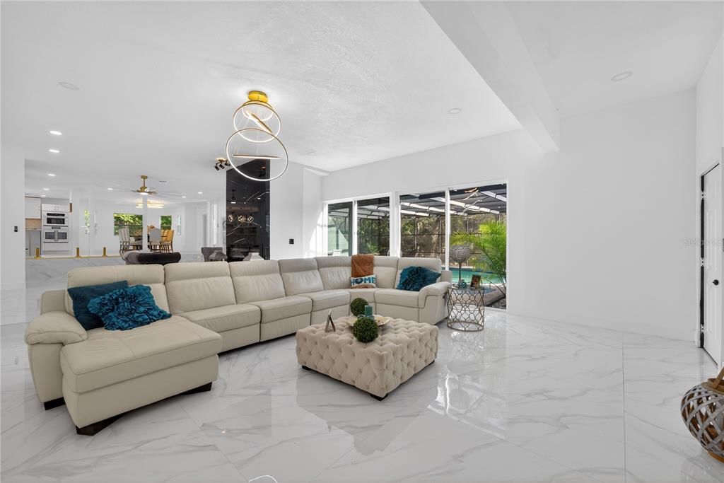 En Venta: $1,400,000 (4 camas, 4 baños, 4975 Pies cuadrados)