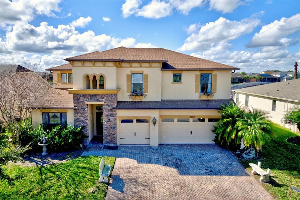En Venta: $615,000 (4 camas, 3 baños, 3170 Pies cuadrados)