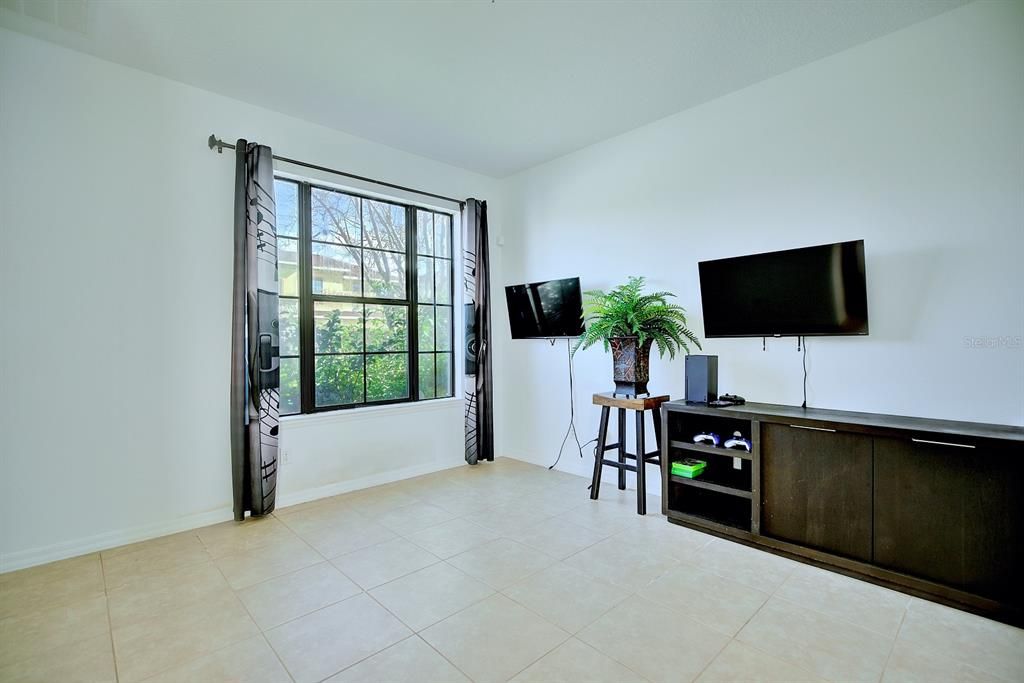 En Venta: $615,000 (4 camas, 3 baños, 3170 Pies cuadrados)