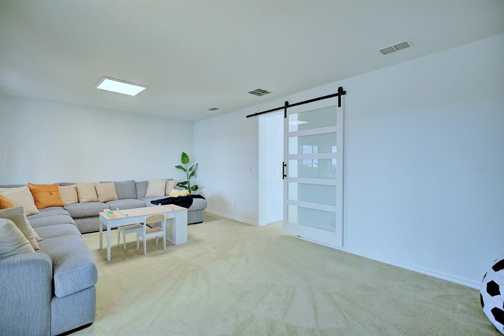 En Venta: $615,000 (4 camas, 3 baños, 3170 Pies cuadrados)