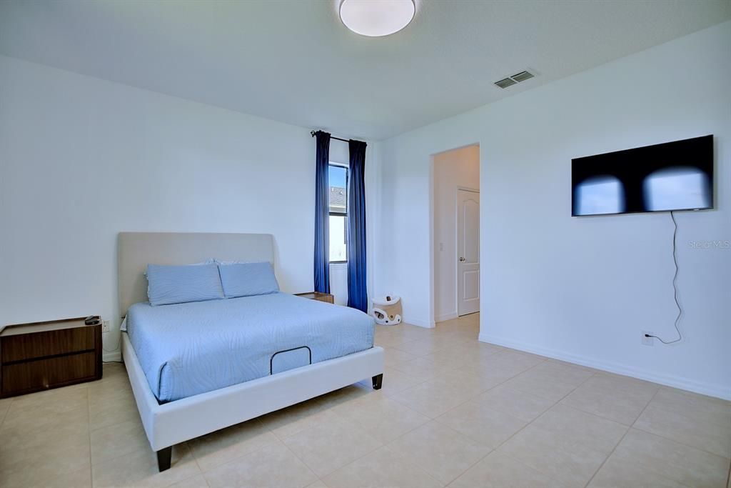 En Venta: $615,000 (4 camas, 3 baños, 3170 Pies cuadrados)