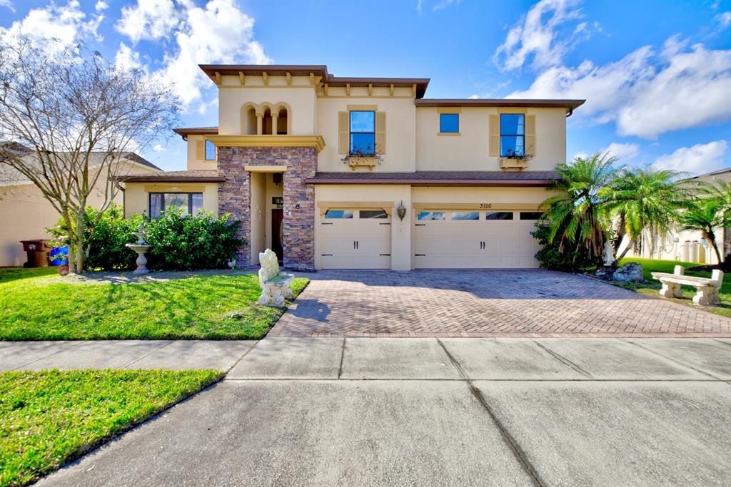 En Venta: $615,000 (4 camas, 3 baños, 3170 Pies cuadrados)