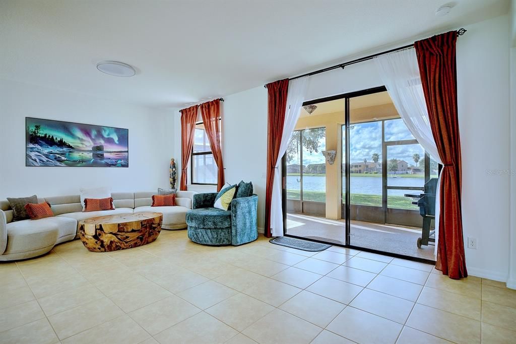 En Venta: $615,000 (4 camas, 3 baños, 3170 Pies cuadrados)