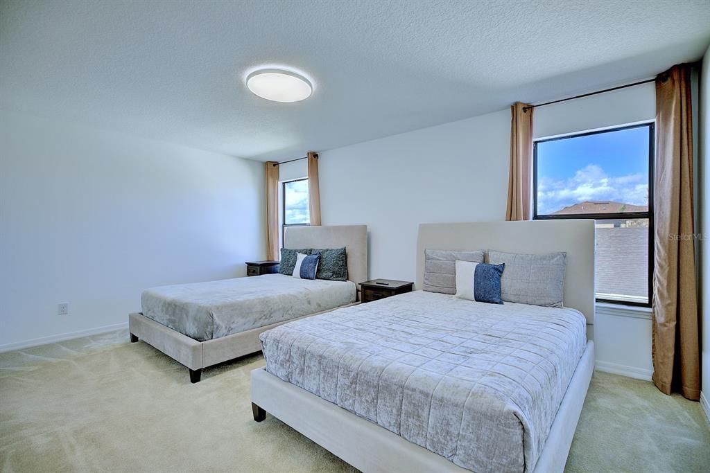 En Venta: $615,000 (4 camas, 3 baños, 3170 Pies cuadrados)