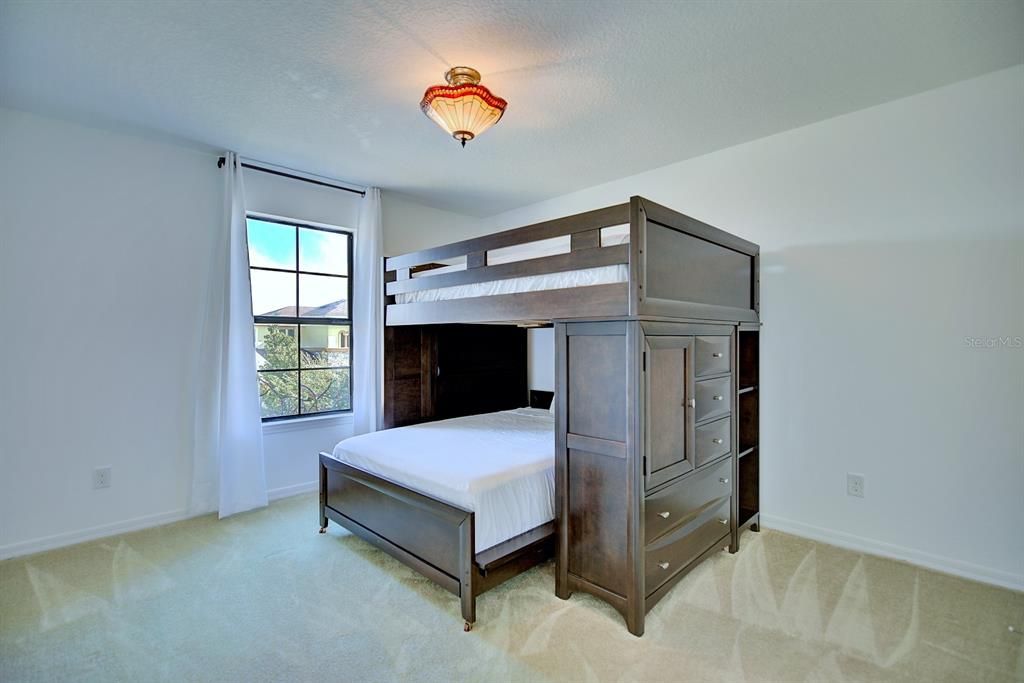 En Venta: $615,000 (4 camas, 3 baños, 3170 Pies cuadrados)