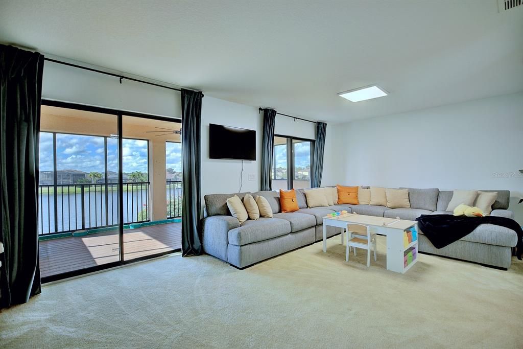 En Venta: $615,000 (4 camas, 3 baños, 3170 Pies cuadrados)