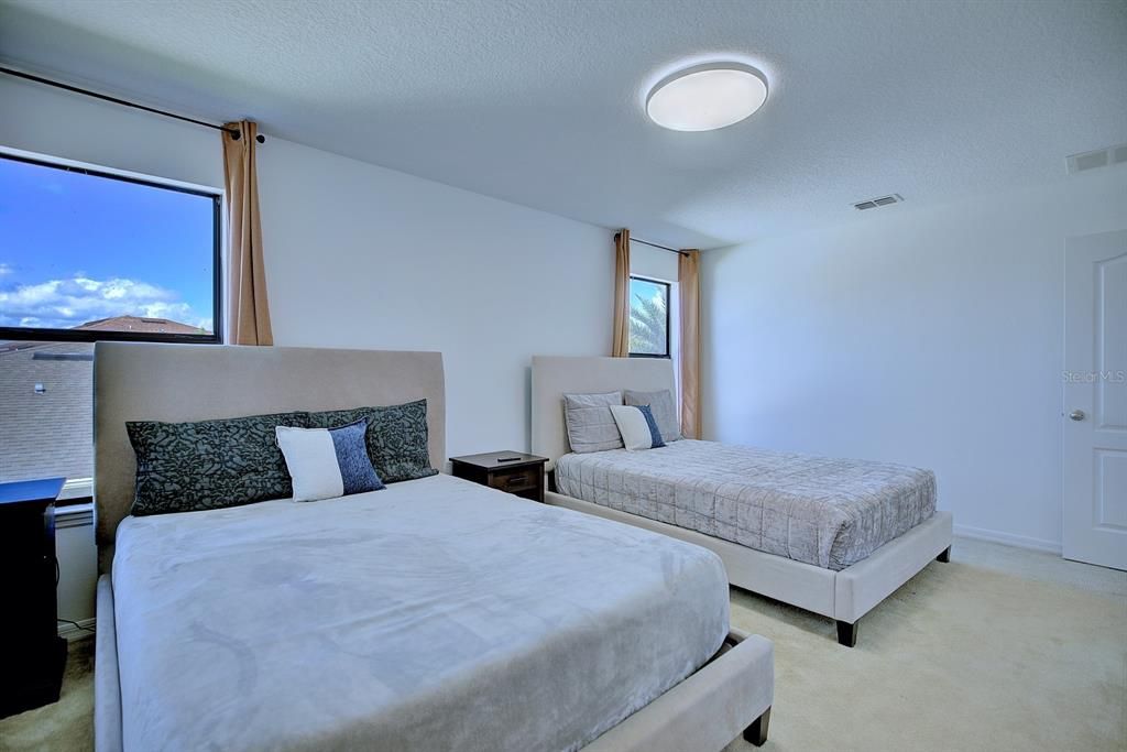 En Venta: $615,000 (4 camas, 3 baños, 3170 Pies cuadrados)