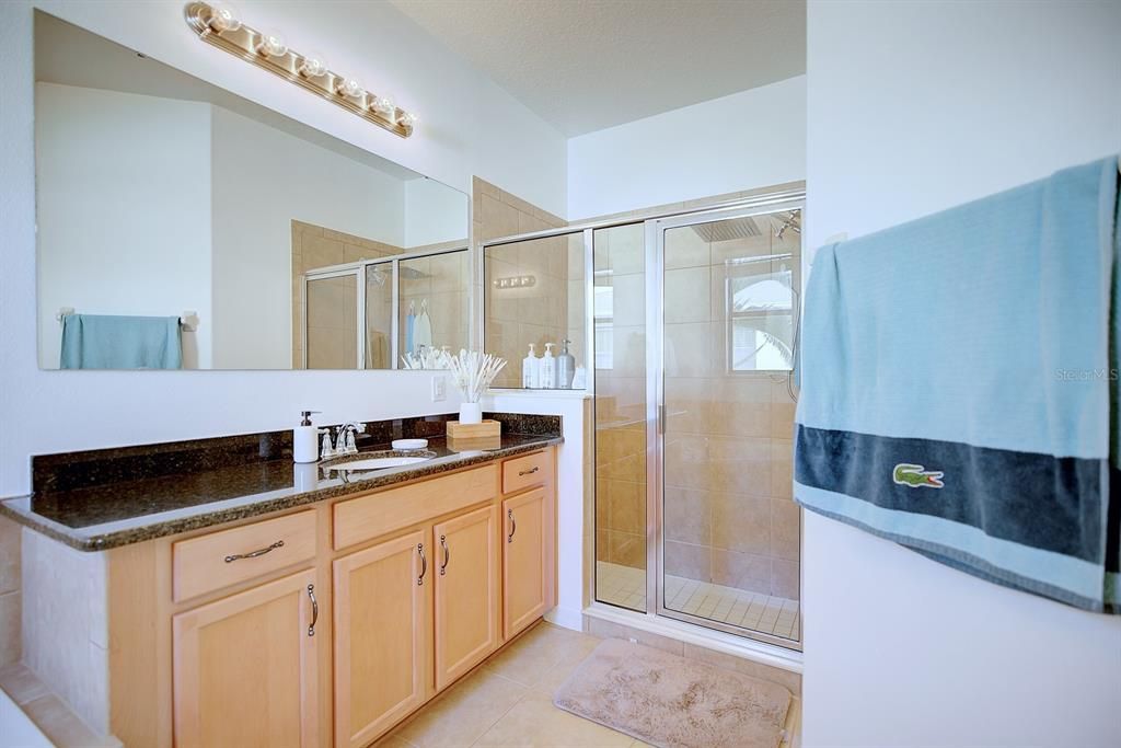 En Venta: $615,000 (4 camas, 3 baños, 3170 Pies cuadrados)
