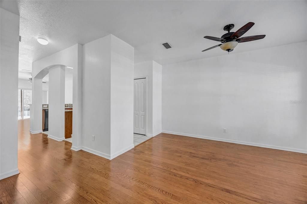 En Venta: $239,000 (2 camas, 2 baños, 1383 Pies cuadrados)