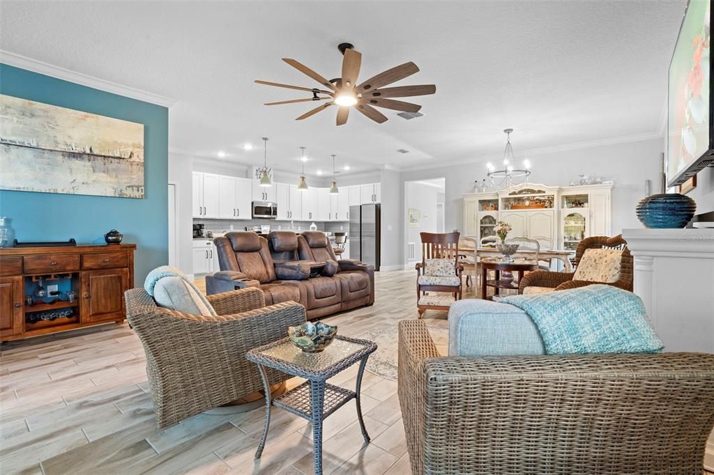 En Venta: $489,000 (4 camas, 3 baños, 2156 Pies cuadrados)