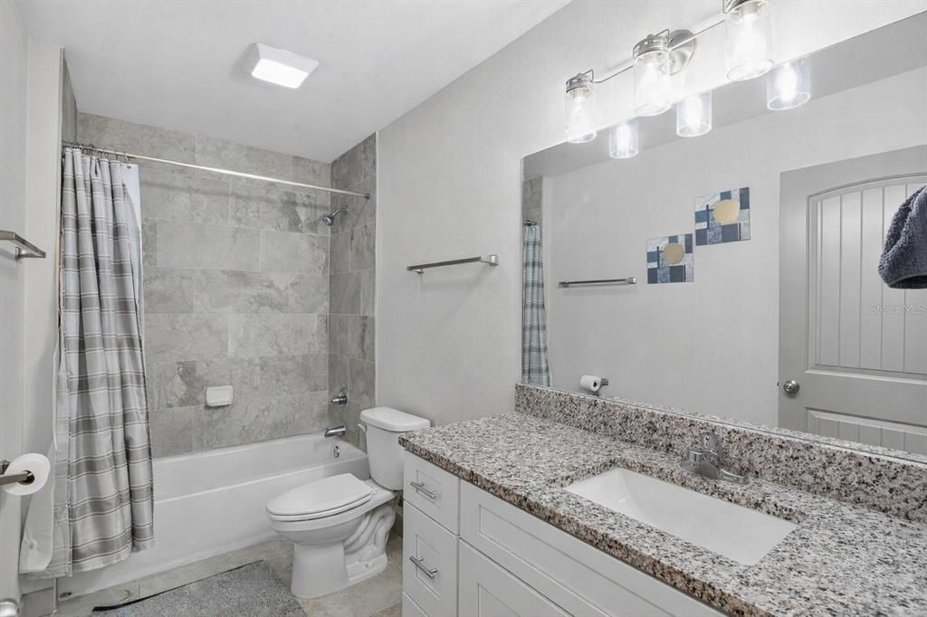 Activo con contrato: $244,900 (3 camas, 2 baños, 1200 Pies cuadrados)