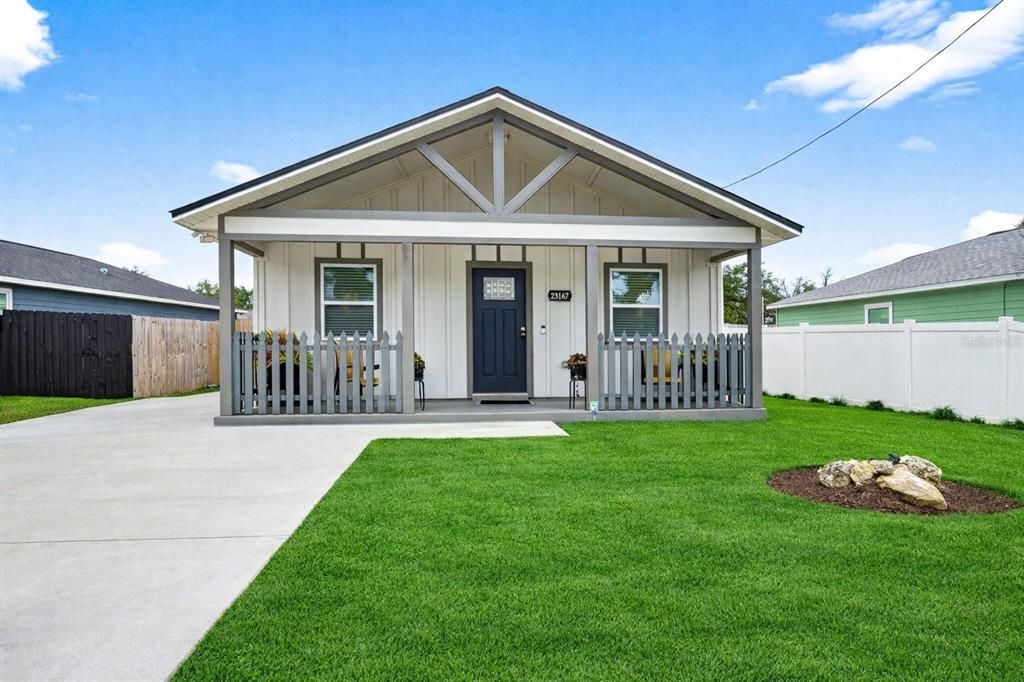 Activo con contrato: $244,900 (3 camas, 2 baños, 1200 Pies cuadrados)