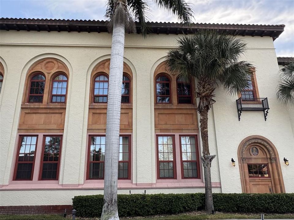 Recently Sold: $590,000 (1 beds, 1 baths, 1034 Square Feet)