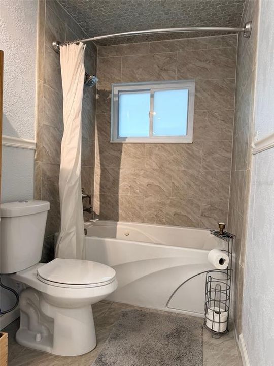 For Sale: $395,000 (2 beds, 2 baths, 2086 Square Feet)