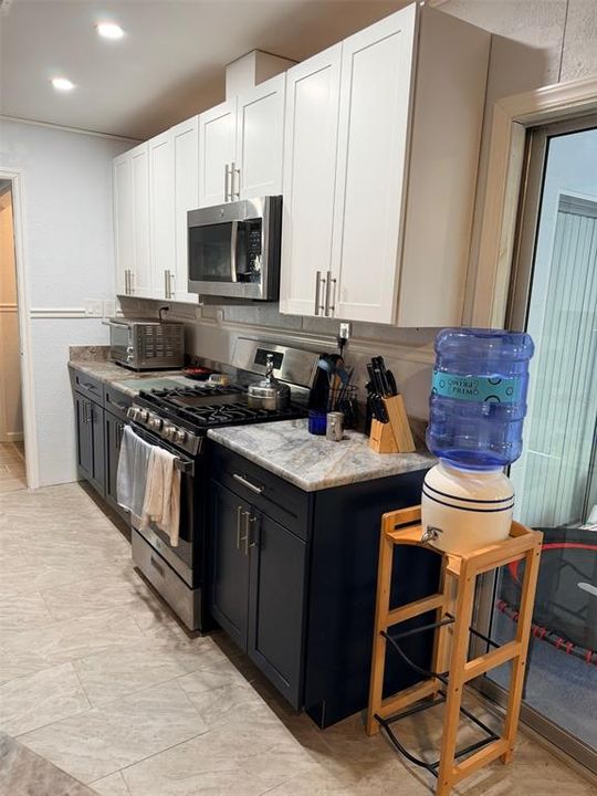 For Sale: $395,000 (2 beds, 2 baths, 2086 Square Feet)