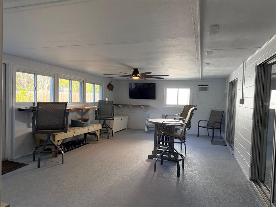 For Sale: $395,000 (2 beds, 2 baths, 2086 Square Feet)