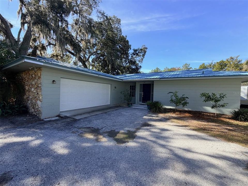 For Sale: $395,000 (2 beds, 2 baths, 2086 Square Feet)