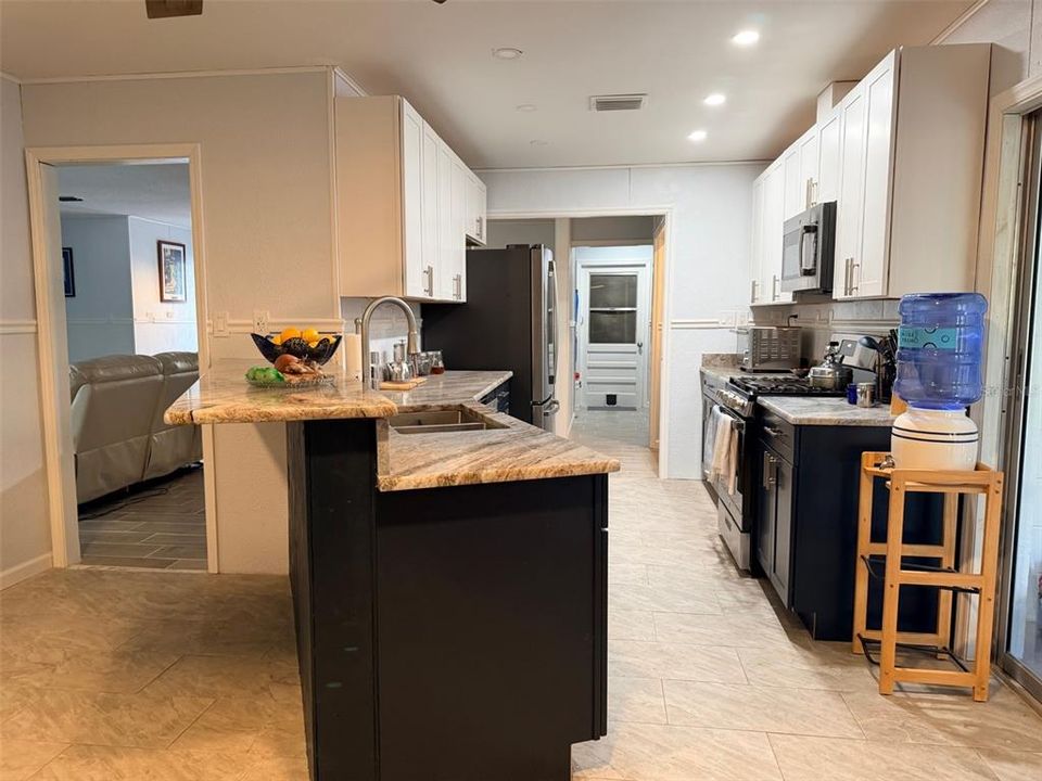 For Sale: $395,000 (2 beds, 2 baths, 2086 Square Feet)