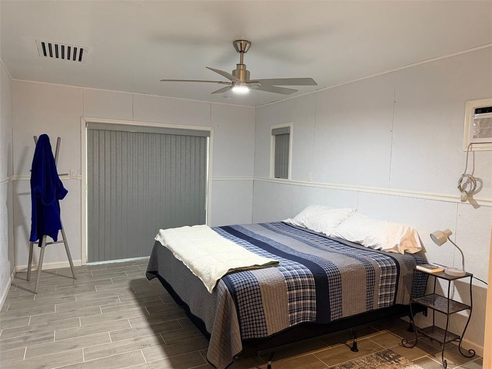 For Sale: $395,000 (2 beds, 2 baths, 2086 Square Feet)