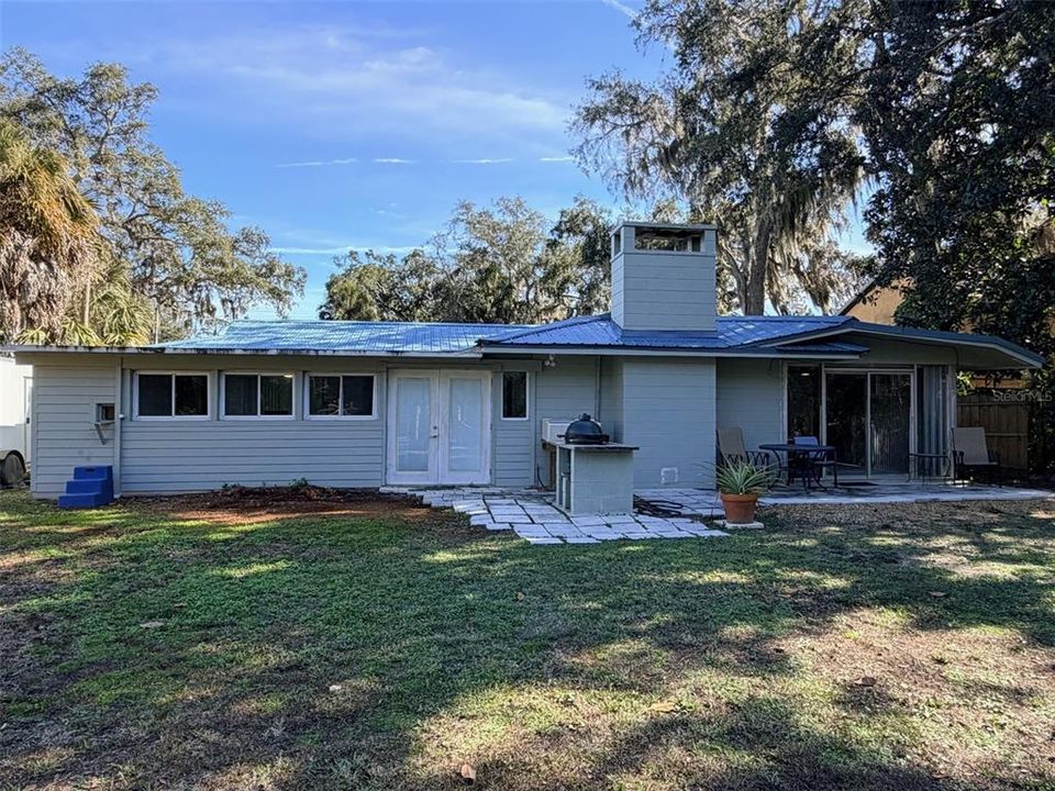 For Sale: $395,000 (2 beds, 2 baths, 2086 Square Feet)