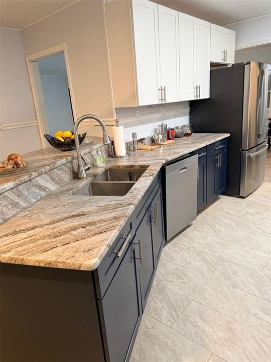 For Sale: $395,000 (2 beds, 2 baths, 2086 Square Feet)