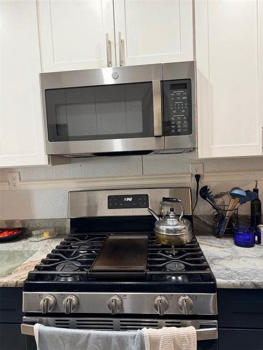 For Sale: $395,000 (2 beds, 2 baths, 2086 Square Feet)