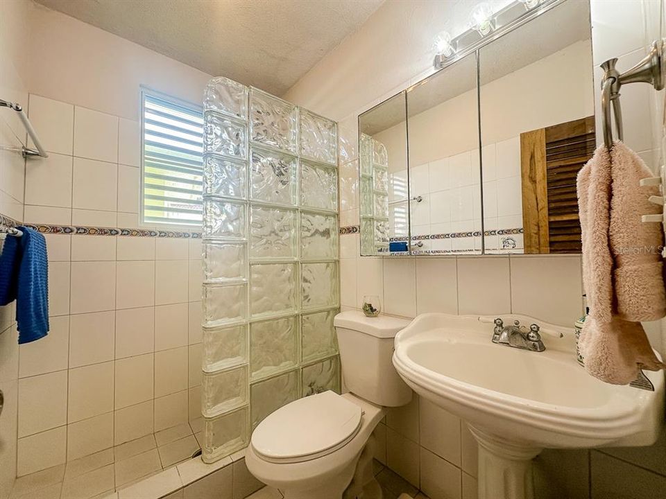 На продажу: $375,000 (3 спален, 2 ванн, 935 Квадратных фут)